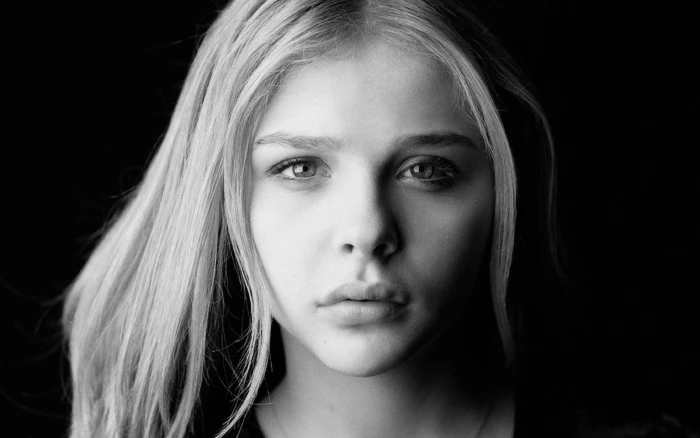 chloe grace moretz black and white actress hollywood 2k