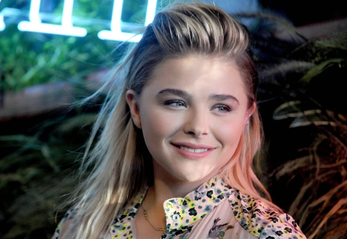 chloe grace moretz with hair up actress hollywood 2k