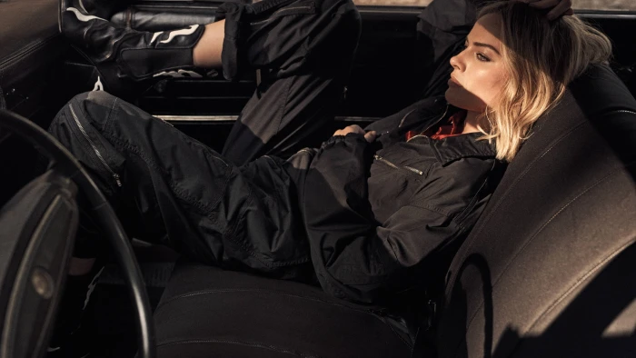 margot robbie inside the car gjbtkcsawnmg actress hollywood 2k