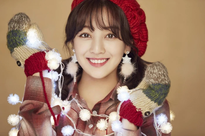 K pop Twice women Asian singer Christmas warm colors 2k