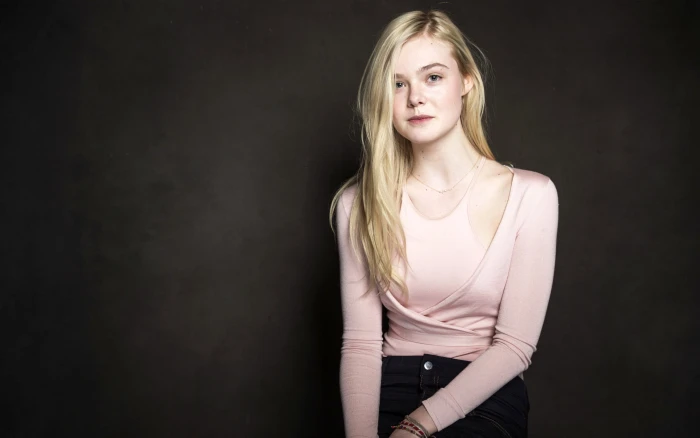 Actress Elle Fanning women's pink long sleeve shirt 67 2k