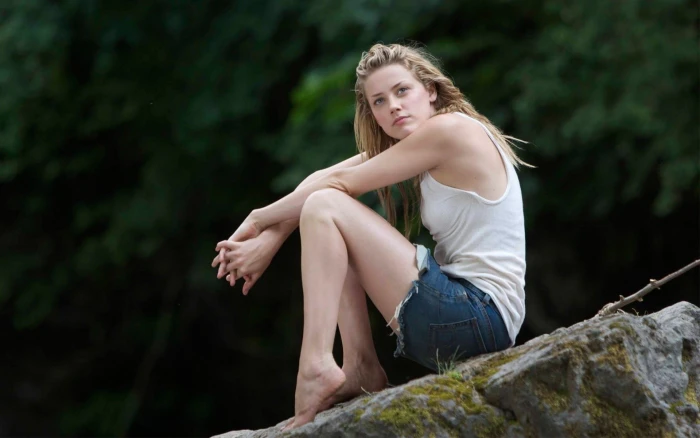 Actresses Amber Heard beauty one person hair adult sitting
