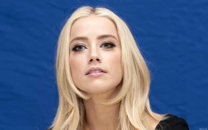 Actresses Amber Heard blond hair portrait headshot blue