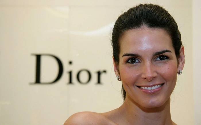 Actresses Angie Harmon American
