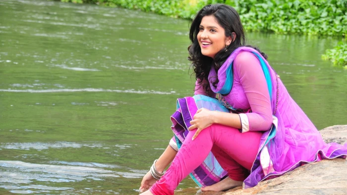 Actresses Deeksha Seth Bollywood Brunette Celebrity water