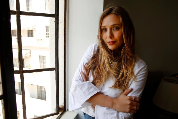 Actresses Elizabeth Olsen Blonde Lipstick Smile