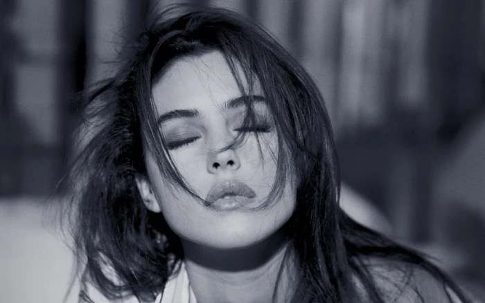 Actresses Monica Bellucci Black amp; White Brunette Face