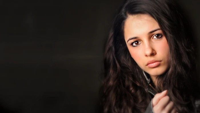 Actresses Naomi Scott Brunette