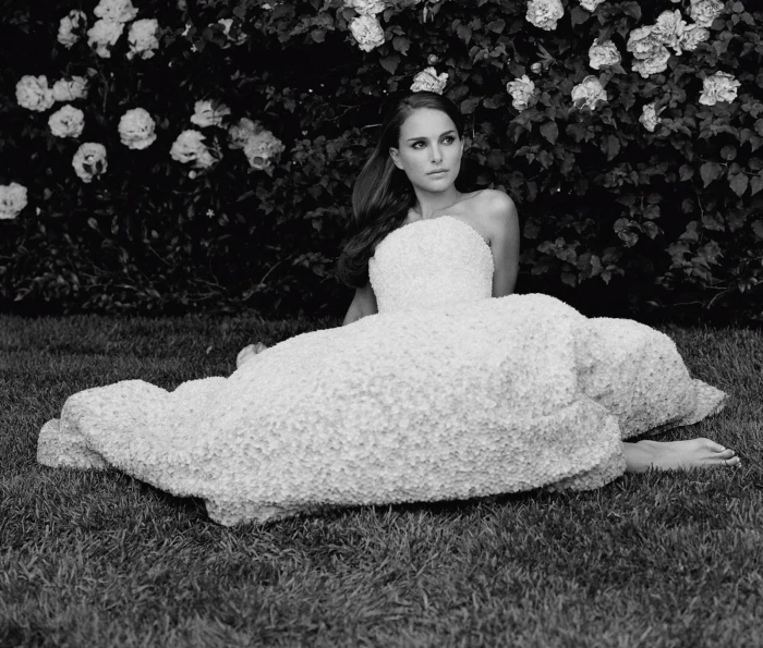 Actresses Natalie Portman American Black amp; White Dress