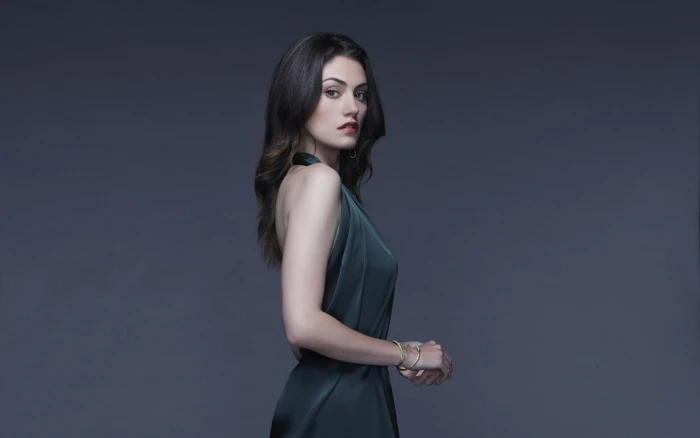 Actresses Phoebe Tonkin Australian Brunette Dress