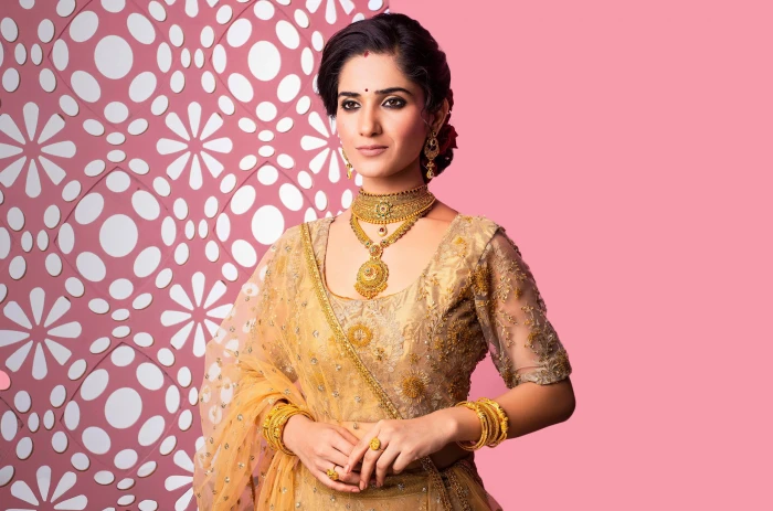 Actresses Ruhani Sharma Black Hair Brown Eyes Earrings 2k