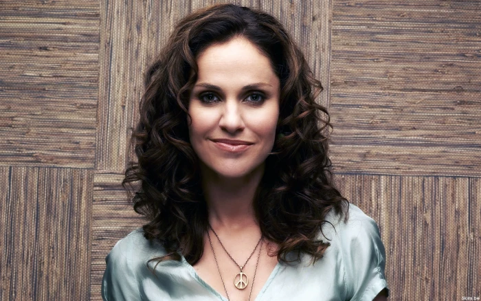 Amy Brenneman actress brunette green eyes necklace portrait