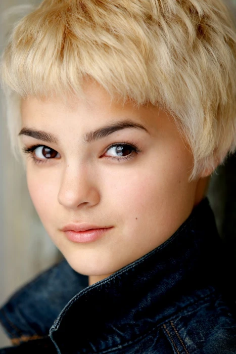 Brianna Hildebrand women actress short hair blonde face