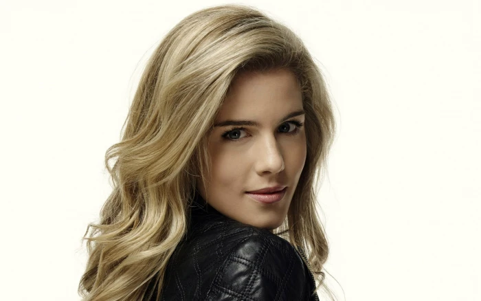 Emily Bett Rickards actress women blonde celebrity simple background 2k