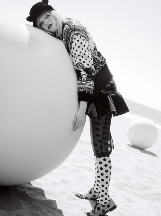 Emma Stone monochrome women balls celebrity actress one person