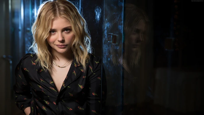 portrait Chloe Moretz actress blonde 2k