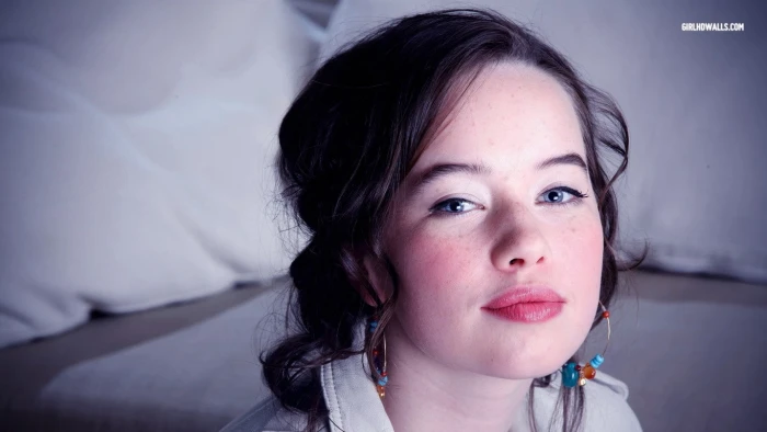 women Anna Popplewell actress brunette portrait blue eyes