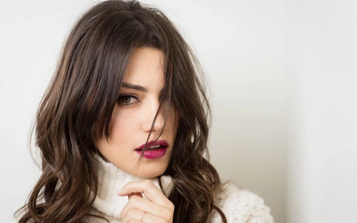 women Phoebe Tonkin actress sweater brunette red lipstick