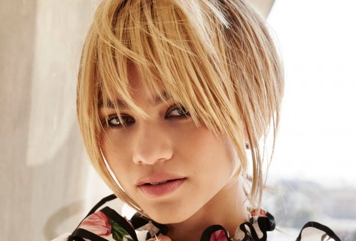 Actresses Zendaya American Blonde Face Singer