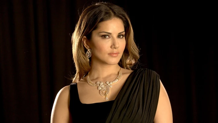 Adults Sunny Leone Actress Brown Eyes Brunette Earrings