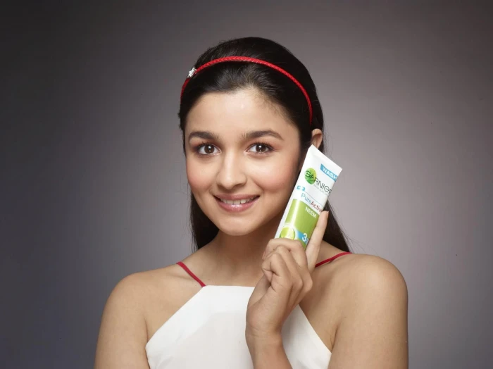 alia bhatt in garnier face wash ads women's white plastic facial bottle