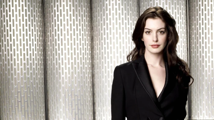 Anne Hathaway in Black anne hatheway celebrity celebrities