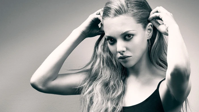 Amanda Seyfried actress celebrity blonde looking at viewer