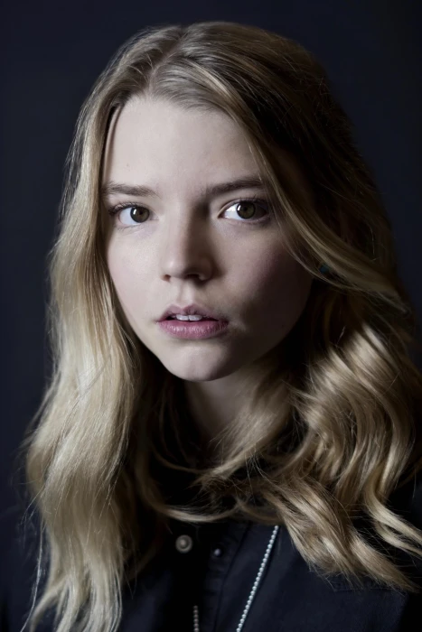 Anya Taylor Joy blonde women face simple background actress