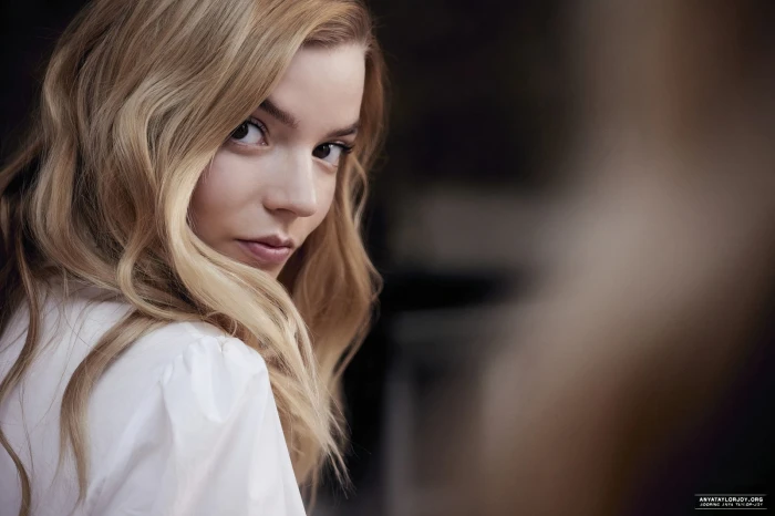 Anya Taylor Joy women actress blonde long hair looking over shoulder