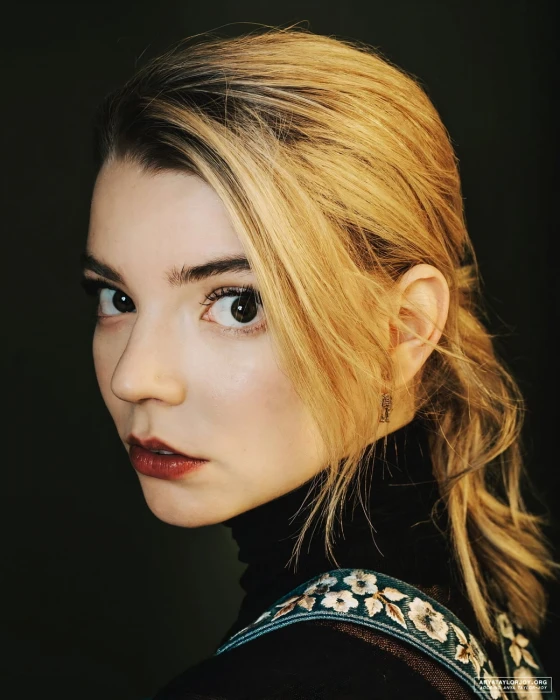 Anya Taylor Joy women actress blonde red lipstick face