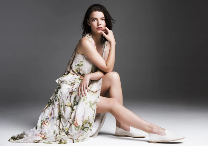 Anya Taylor Joy women actress brunette dark hair sitting 2k