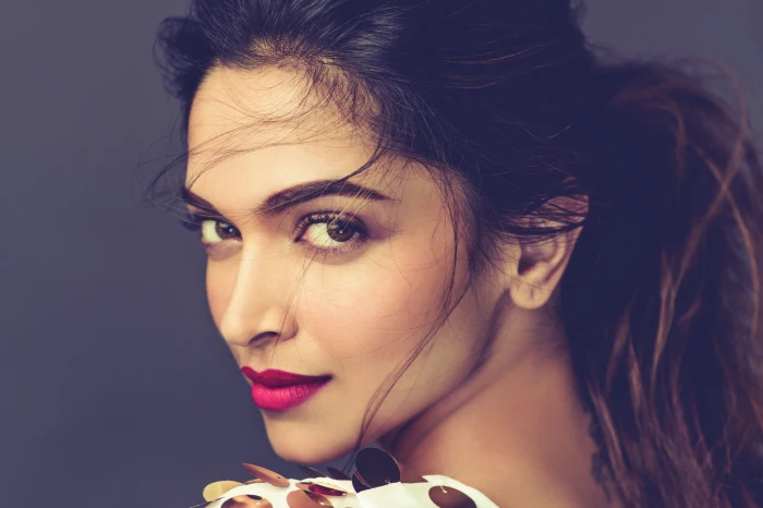 Beautiful actress Deepika Padukone Bollywood one person 2k