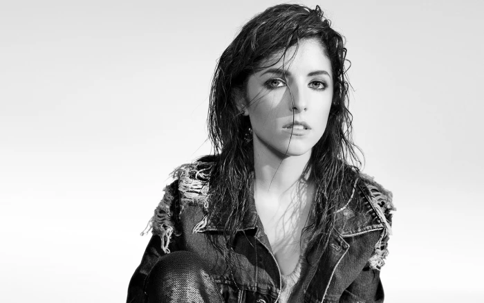 Anna Kendrick actress celebrity monochrome women wet look