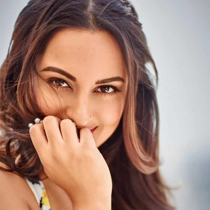 Bollywood actress Sonakshi Sinha beauty young adult 2k