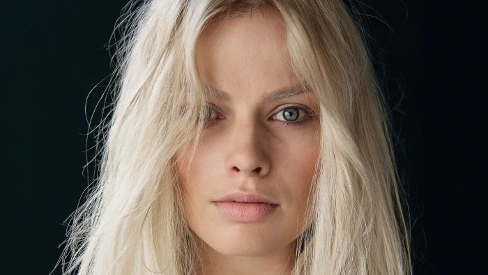 blonde Margot Robbie simple background women actress looking at viewer