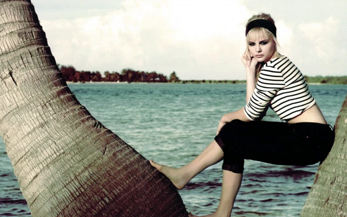 Chlo Grace Moretz actress women outdoors water one person 2k