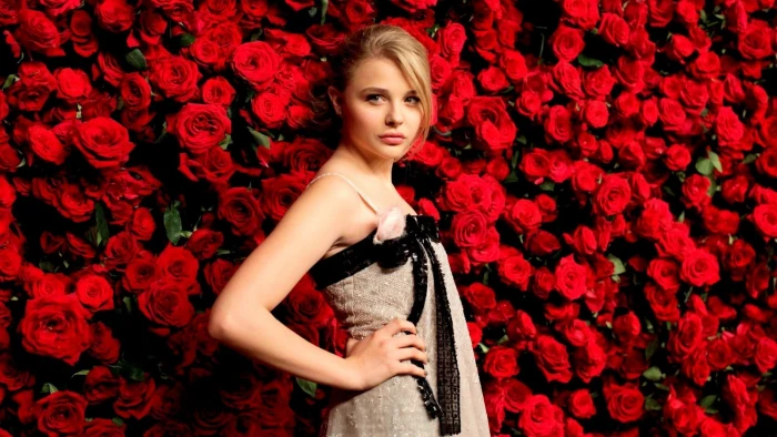 Chlo Grace Moretz blonde women actress celebrity flowers