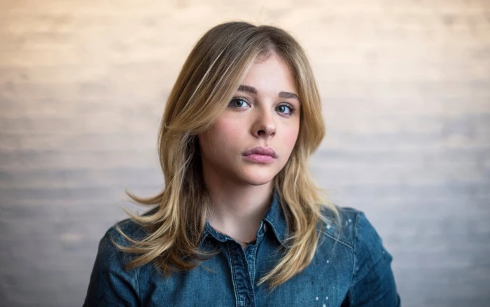 Chlo Grace Moretz women blonde actress face green eyes