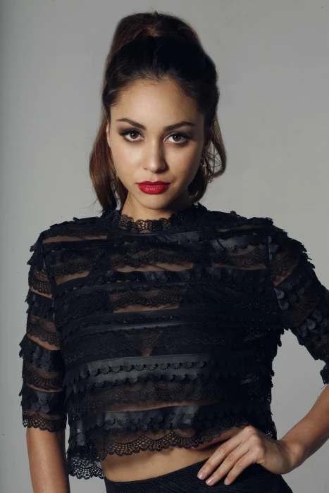 celebrity Latinas actress Lindsey Morgan brunette portrait display 2k