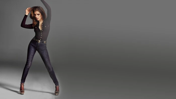 celebrity women Anna Kendrick actress brunette brown eyes