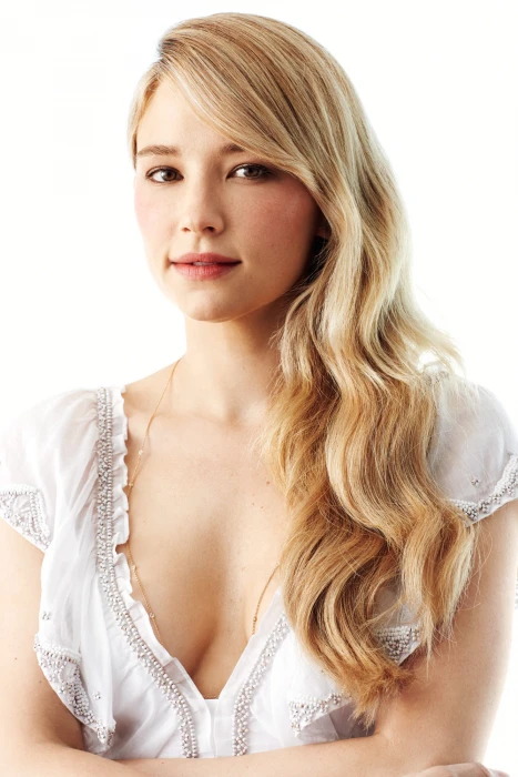 Haley Bennett women actress blonde long hair green eyes 35