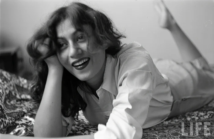 indian women actress monochrome madhubala 2k