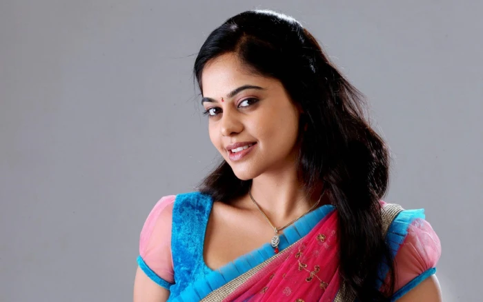 indian actress bindu madhavi wallpaper 2k