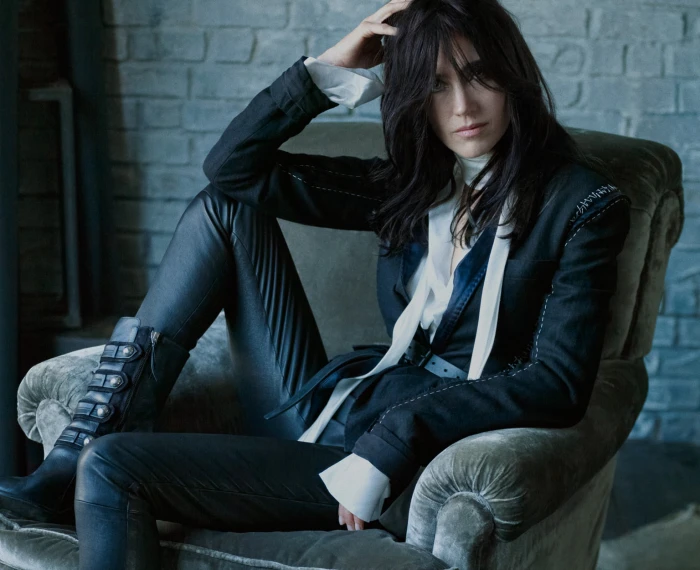 Jennifer Connelly actress brunette green eyes boots sitting