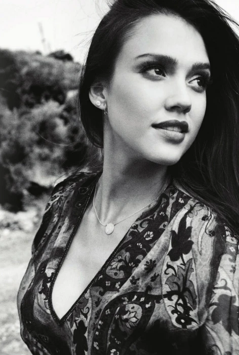 Jessica Alba monochrome looking away women face necklace
