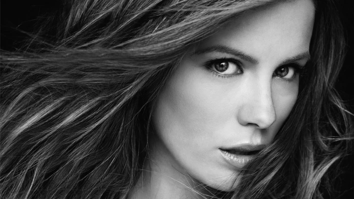 Kate Beckinsale women brunette monochrome face looking at viewer 7