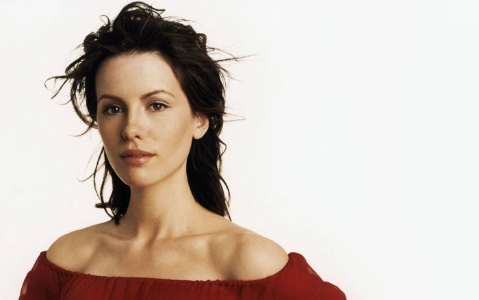 Kate Beckinsale women face actress portrait simple background