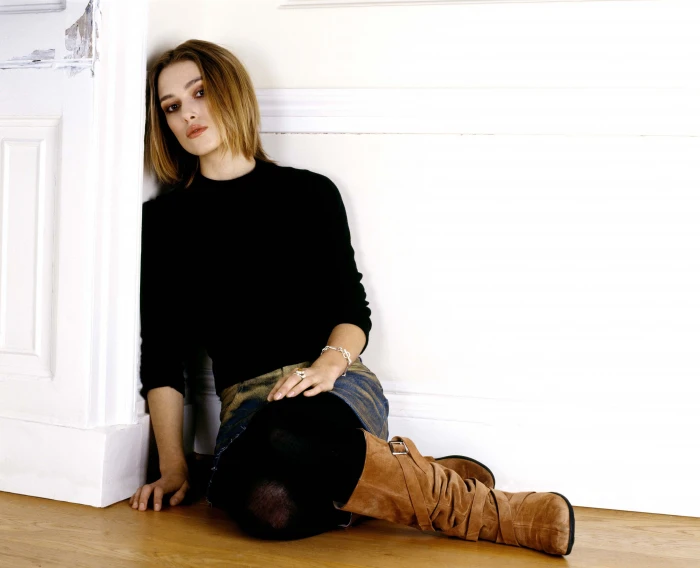 Keira Knightley actress women brunette sitting black tops 2k 4k