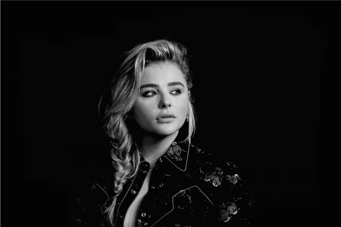 monochrome Chlo Grace Moretz actress blonde portrait 2k