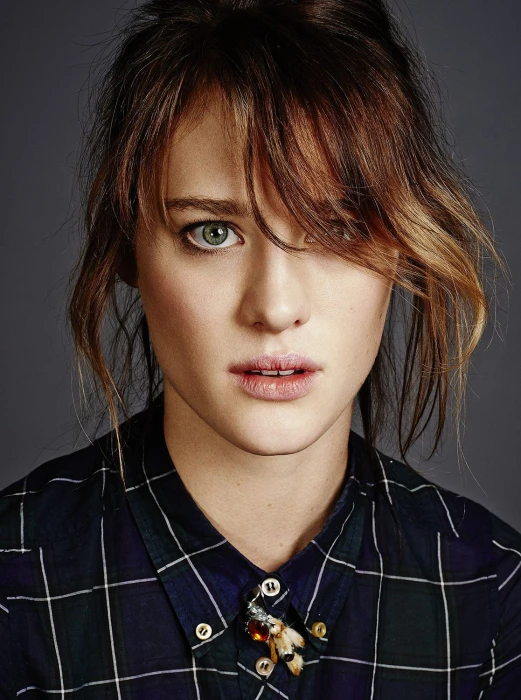 Mackenzie Davis women actress blue eyes simple background